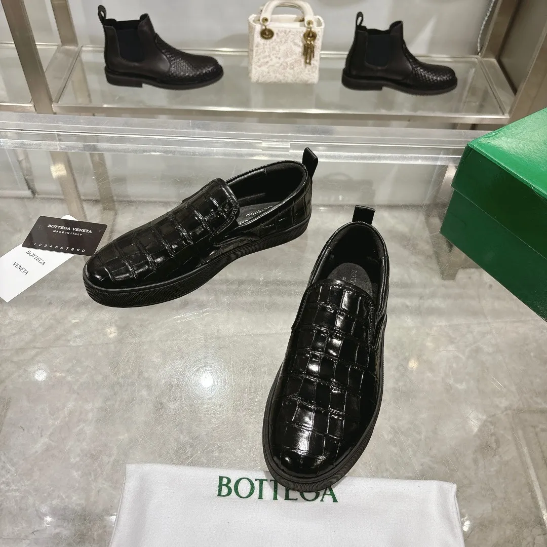 [BV] Top P: 720💰 Couple style, Size: Female 35-39, Male 39--44 (Female 40. Male 38. 45, non-refundable) Bottega Veneta 2025 new model, the highest version in the counter, Bottega Veneta counter synchronization style! Round toe braided slip-on shoes! Imported cowhide leather surface, original molded outsole! 1:1 replica! !